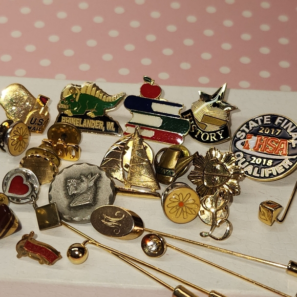 #2319, LOT OF  MID CENTURY PINS, 21 ITEMS, GREAT CONDITION - Picture 1 of 10